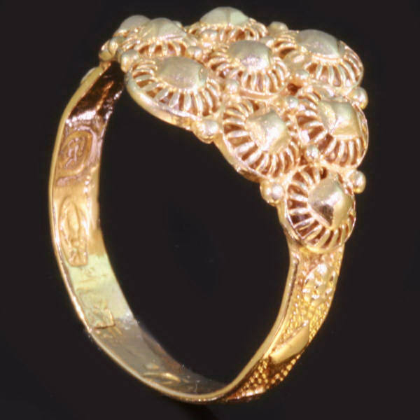 Dutch gold antique ring from Amsterdam 17th Century (image 4 of 12)